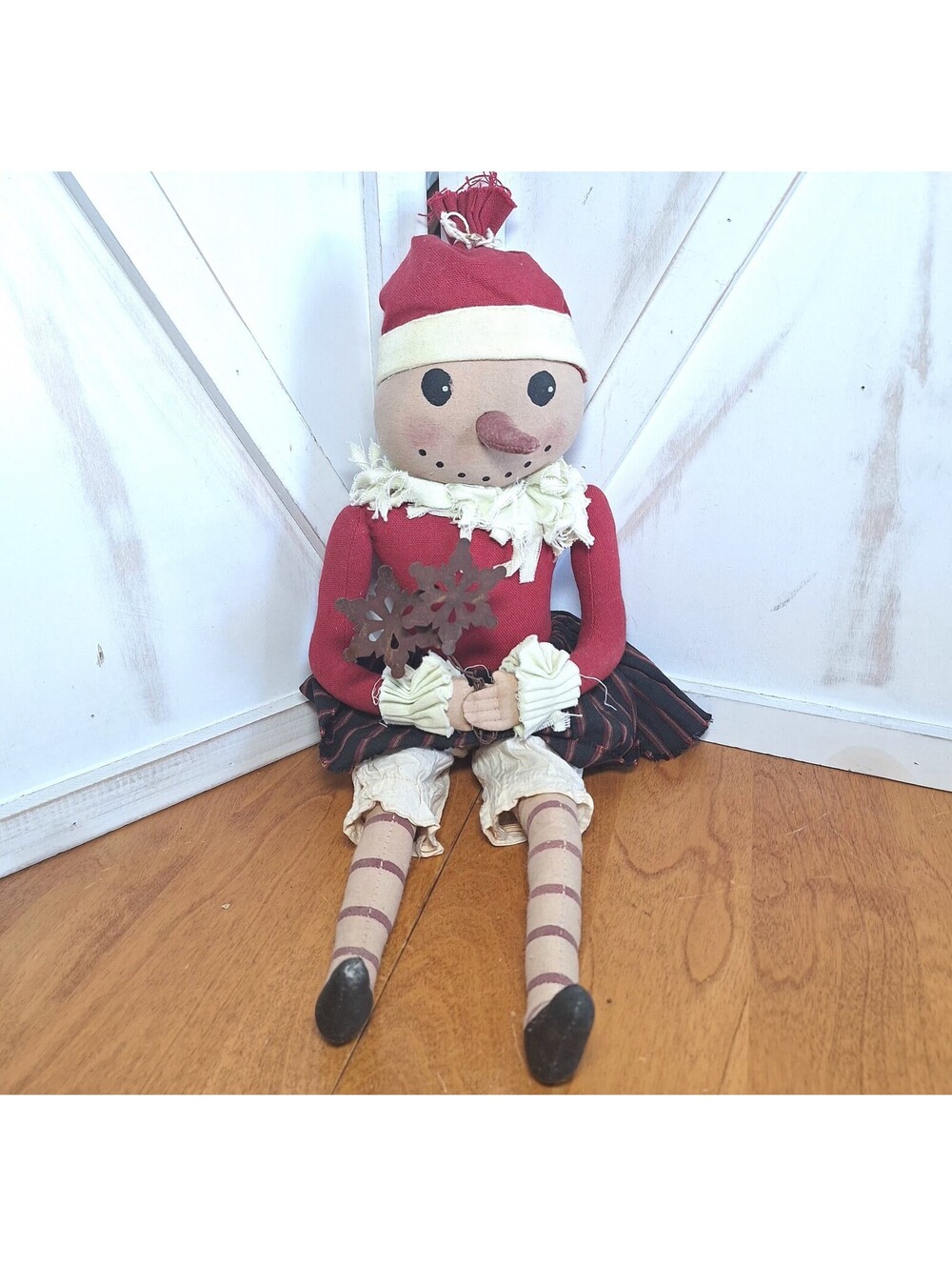 18" Primitive/Folk Art Christmas Snowman Shelf Sitter Holding Rusty Metal Stars